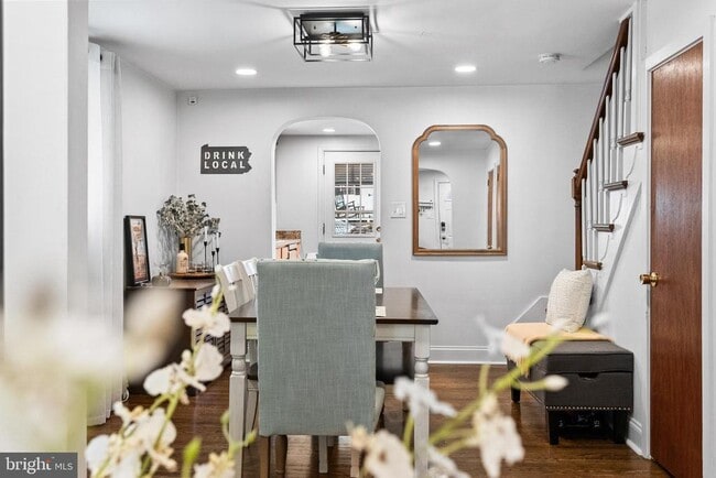 Building Photo - 547 Vanderslice St