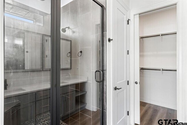 Building Photo - 522 W Erwin St