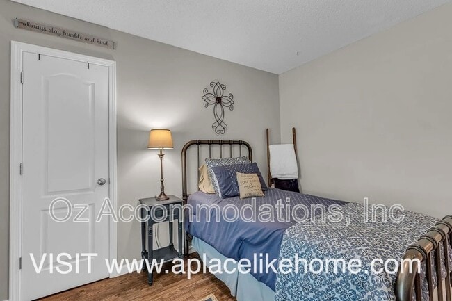 Building Photo - 13961 W 144th Ct