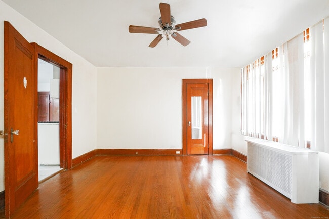 Building Photo - 140 Kent Ave