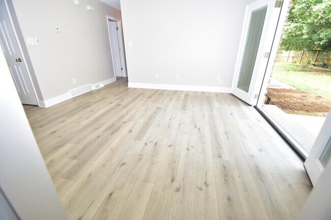 Building Photo - 3805 Wedgewood Ct