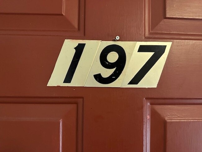 Building Photo - Leola 2 Bedroom 2nd floor