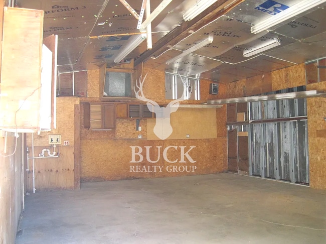 Building Photo - 211 E Harmon Dr