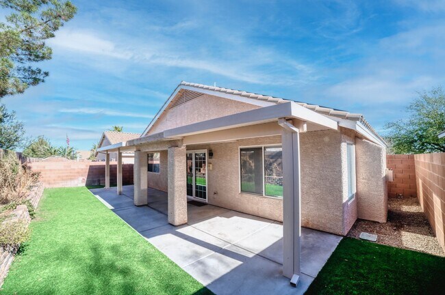 Building Photo - HENDERSON, GATED COMMUNITY, IMMACULATE ONE...