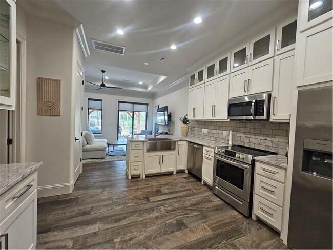 Building Photo - 97 Perth Dr