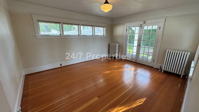 Building Photo - Unique Large 3BD I 2BA Home - Near Gabriel Park!