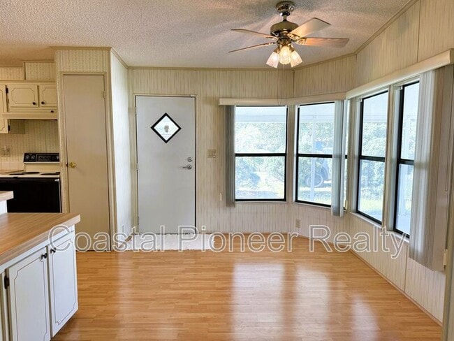 Building Photo - 4550 Charter St