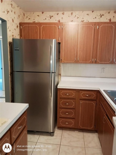 Building Photo - 1875 Sunny Dr