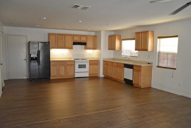 Building Photo - 13076 Napa Ct