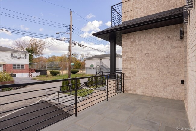 Building Photo - 1 Victoria Ln