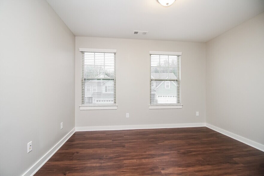 Building Photo - 2032 Hamilton Hill Dr