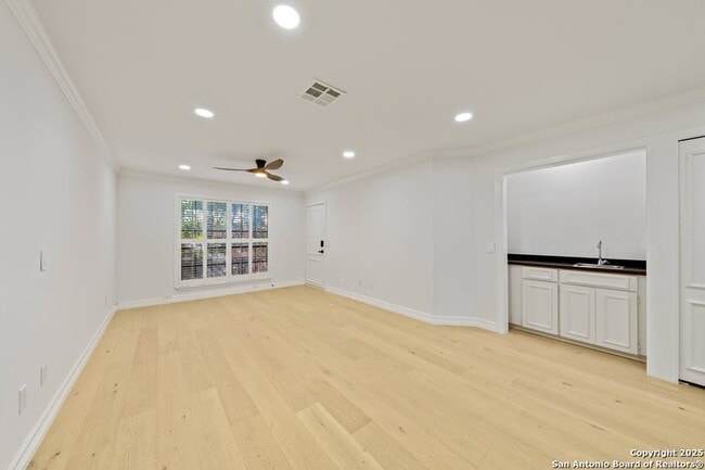 Building Photo - 7815 Broadway St