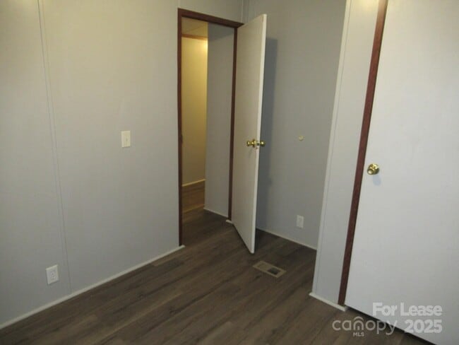 Building Photo - 368 Hudson White Trail