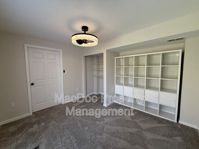 Building Photo - 14 Heatherbrook Ln