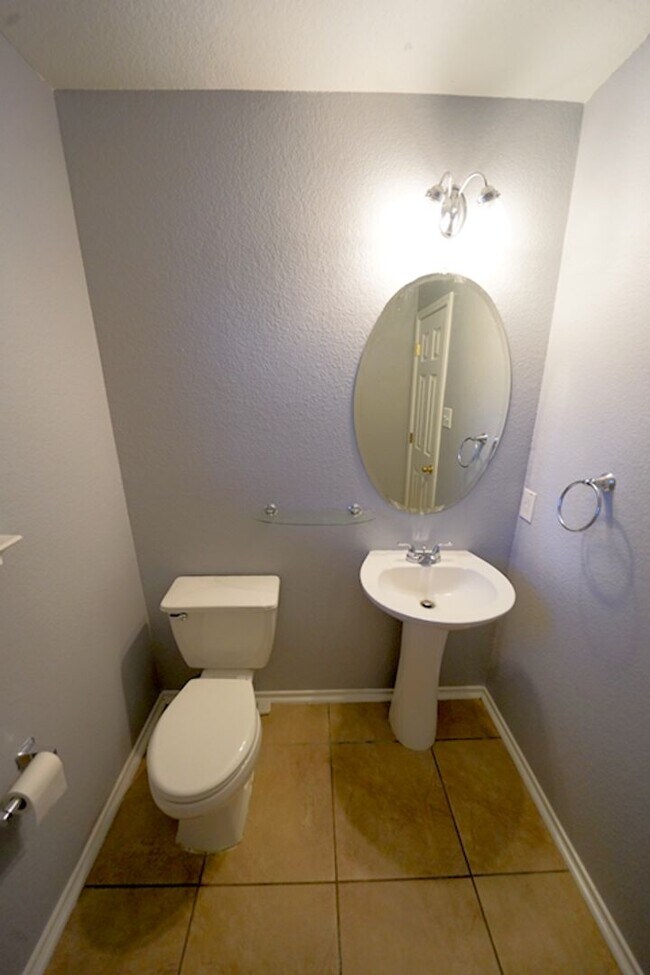 Building Photo - Lovely Cul-De-Sac Home in Schertz/Cibolo N...