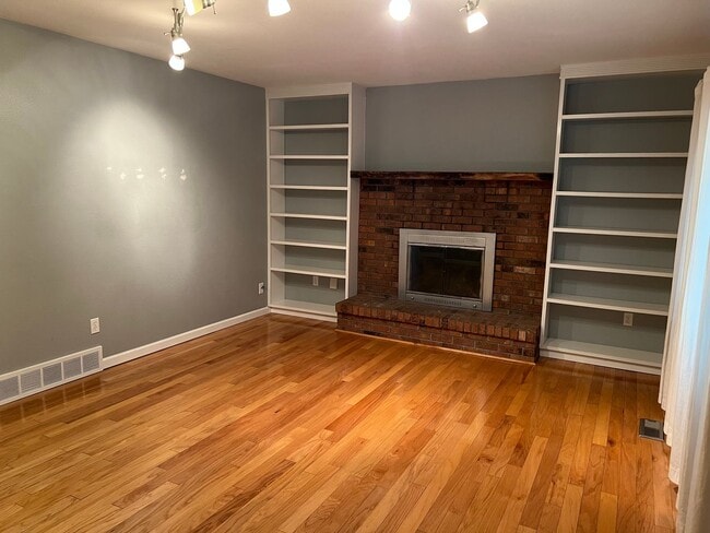 Building Photo - 2501 Charolais Dr