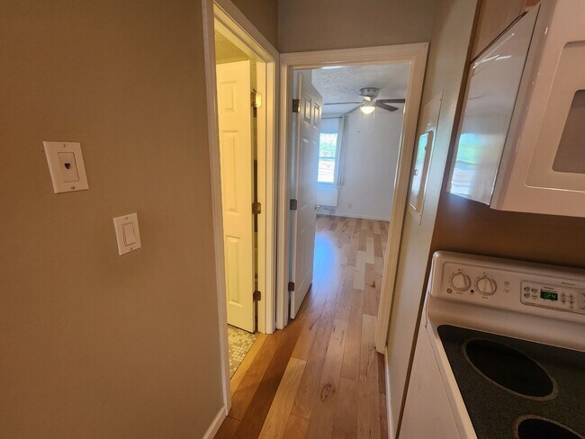Building Photo - Charming 1 bedroom 1 bath condo in St. Mat...