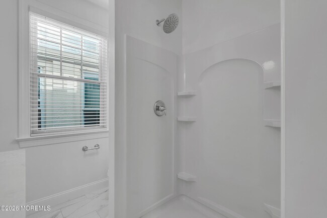 Building Photo - 132 Bay Ave