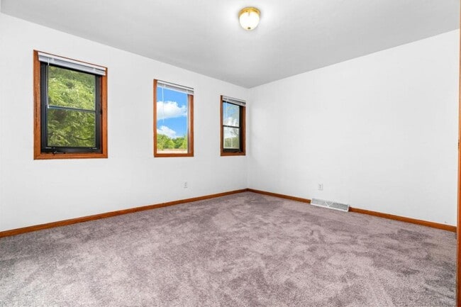 Building Photo - 4321 Britta Dr, Unit 1