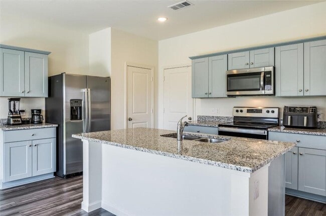 Building Photo - AVAILABLE NOW - Spacious 3-Bedroom Home in Monticello Park – 2 Living Areas, Granite Counters & L...