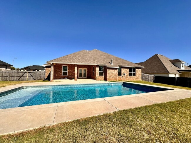 Building Photo - Spacious 4-Bedroom Home with Pool in Yukon