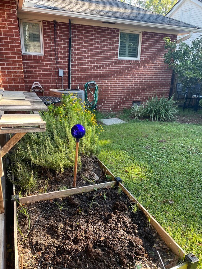 Building Photo - 401 E 56th St