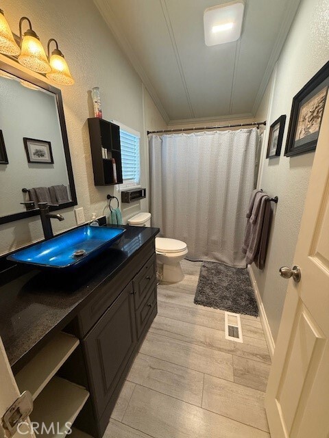 Building Photo - 21851 Newland St