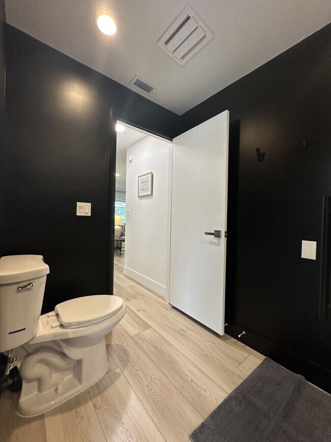 Building Photo - 2780 Landmark Dr