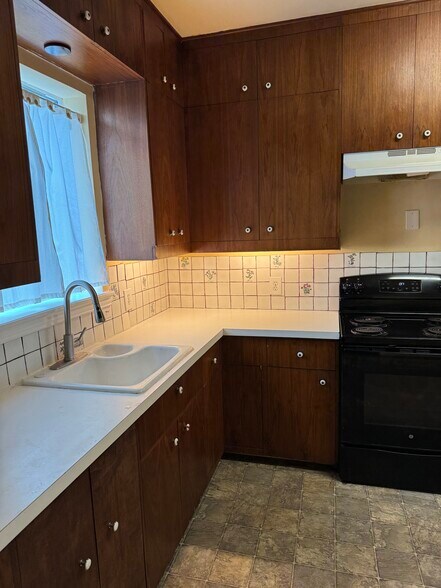 Building Photo - 4019 Woodleigh St