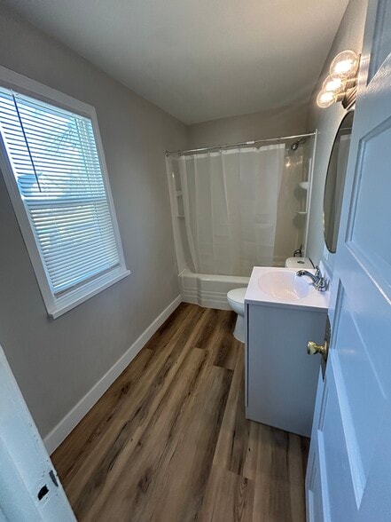 Building Photo - 611 S Hawthorne Ave