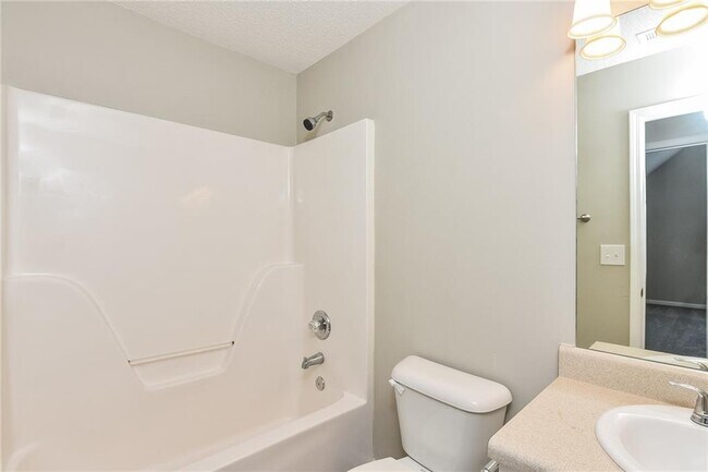 Building Photo - 215 Capeton Ct