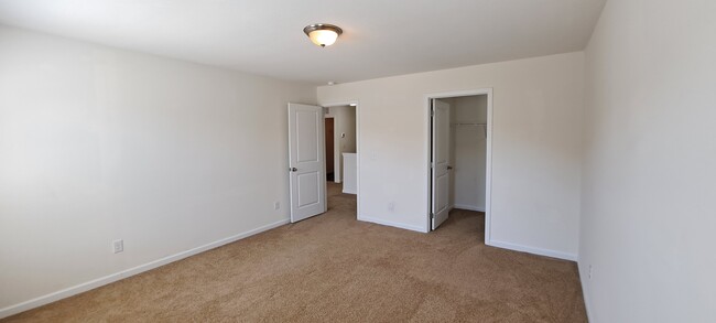Building Photo - 1527 Sergeant Ln