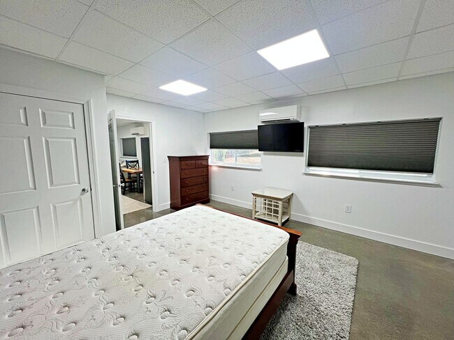 Building Photo - Furnished 1BR Apartment in Industrial Area | Easy I-64 Access | Truck Parking Available