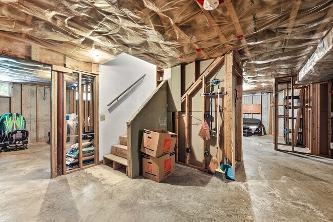 Building Photo - 12 Parkway Dr