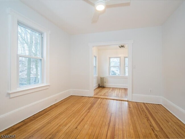 Building Photo - 14 Ravine Ave