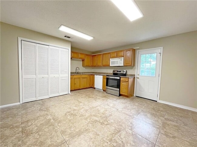 Building Photo - 1458 Fremaux Ave