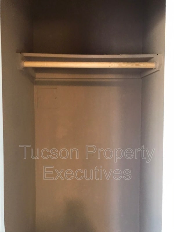 Building Photo - 232 W Flores St