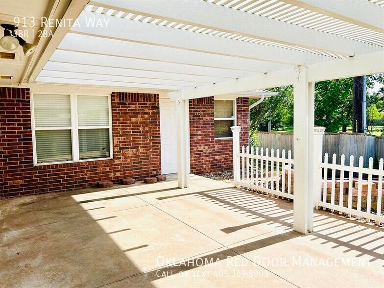 Building Photo - 913 Renita Way