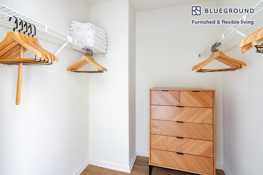 Building Photo - 4650 Washington Blvd