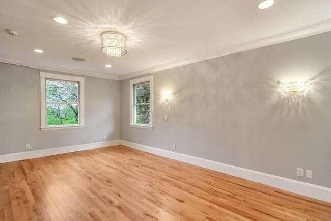 Building Photo - 12 Summit Rd