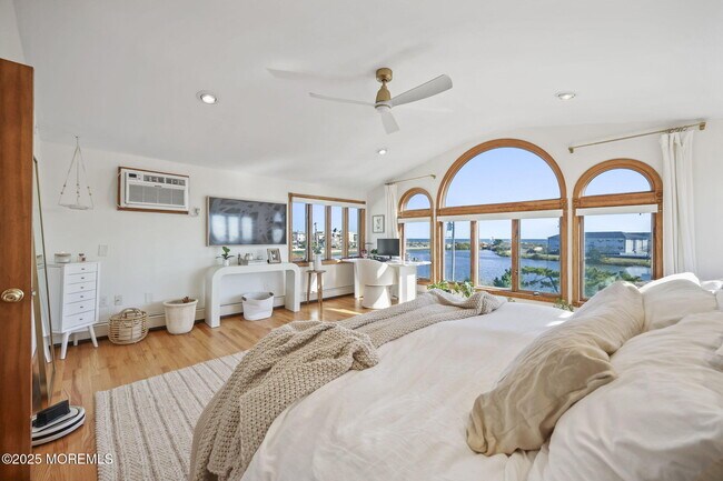 Building Photo - 113 Central Ave