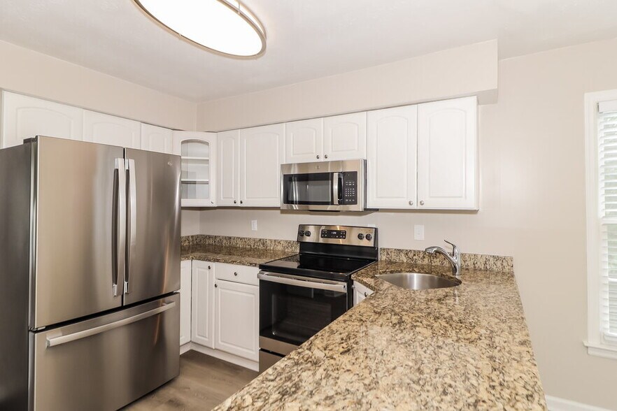 Building Photo - 1484 Yorktown Dr NW