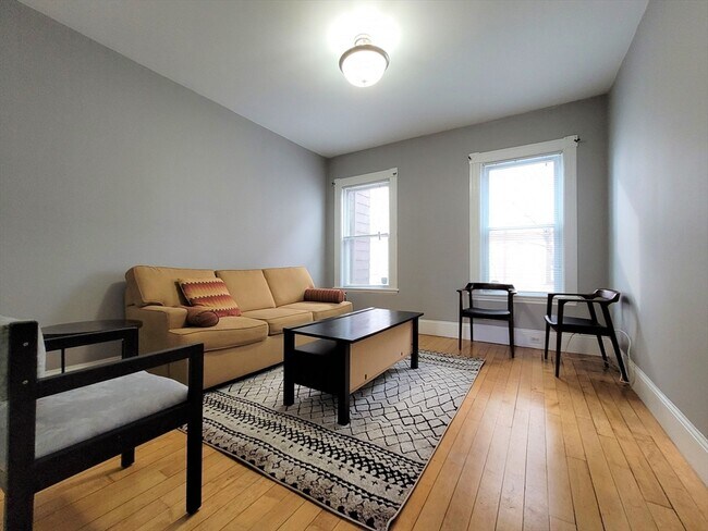 Building Photo - 25 Martin St