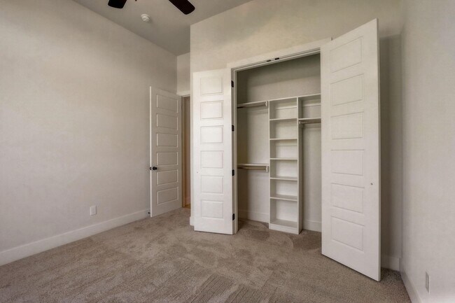 Building Photo - 1007 Meadow Wood Ter