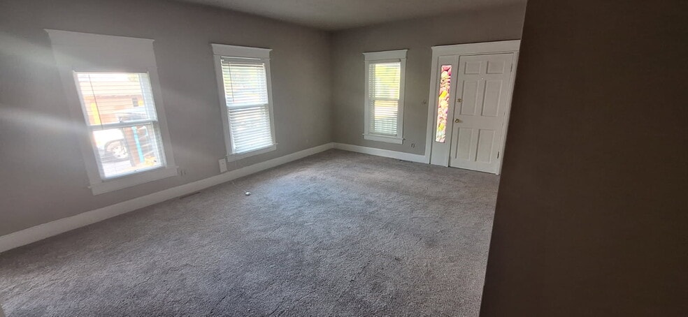 Front Room - 216 NE Douglas St