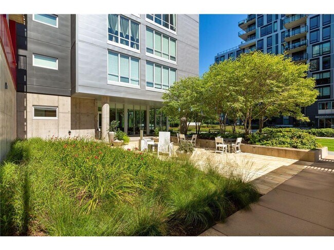 Building Photo - 901 S 2nd St