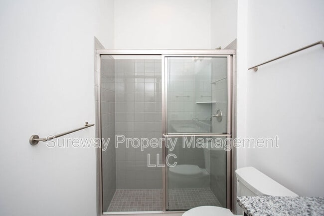 Building Photo - 7 Cole Pl