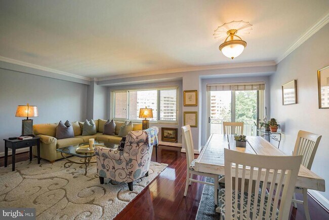 Primary Photo - 4201 Cathedral Ave NW