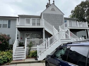 Building Photo - 226 London Ct