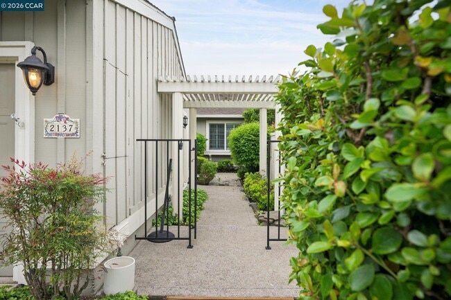 Building Photo - 2137 Presidio Ct